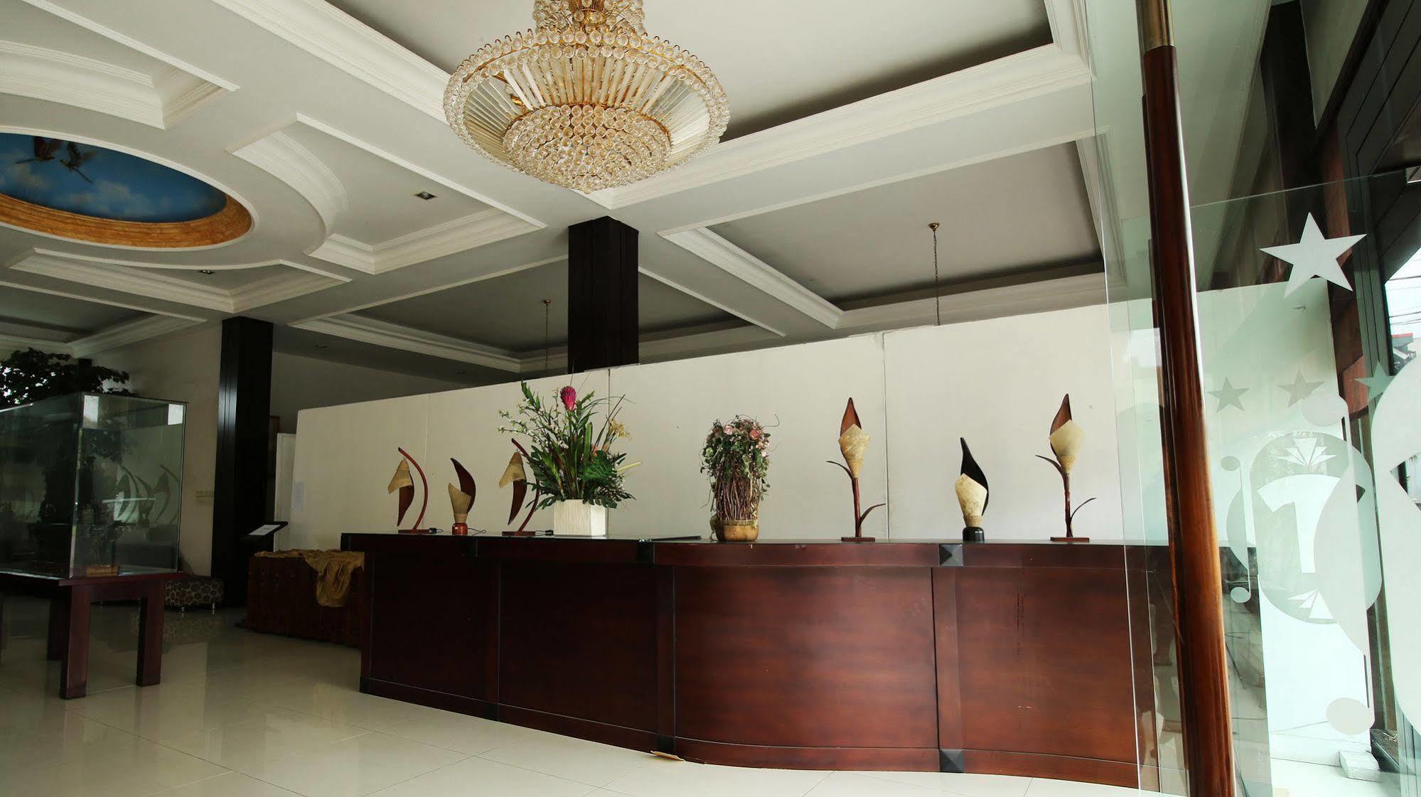 Zen Rooms Grand Hotel Lembang Exterior foto